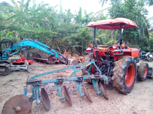 ขายรถไถ Kubota L 3408 (4WD) พร้อมมีดดันหน้า และผานพรวน รถพร้อมใช้งานครับ