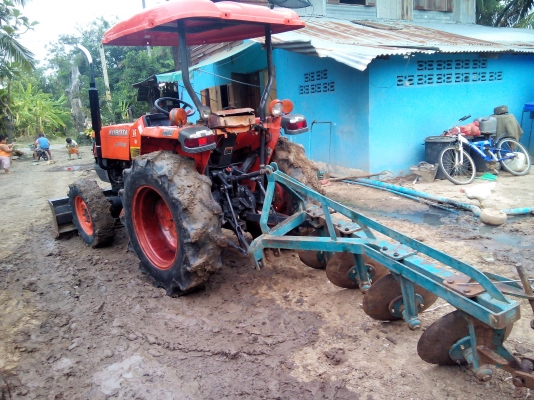 ขายรถไถ Kubota L 3408 (4WD) พร้อมมีดดันหน้า และผานพรวน รถพร้อมใช้งานครับ