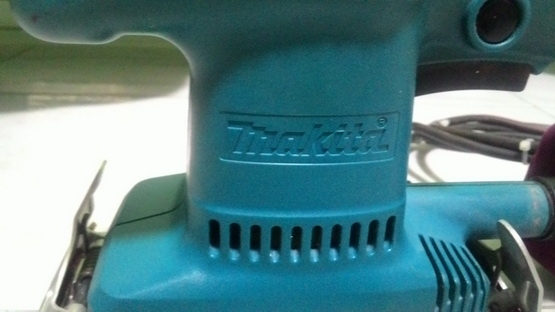 เครื่องขัดกระดาษทราย มากิต้า  180วัตต์  สภาพดีมากพร้อมใช้งานครับ