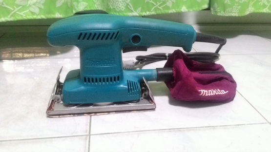 เครื่องขัดกระดาษทราย มากิต้า  180วัตต์  สภาพดีมากพร้อมใช้งานครับ