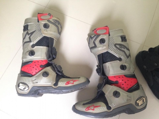 รองเท้าแข่งวิบาก tech10