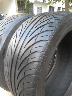 245/40R18 SUNNY ปี 2013 มี 2 เส้น tel.081-427-3941