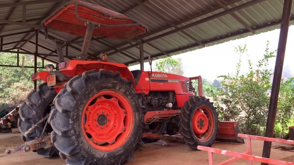ขายรถไถ KUBOTA M 5000 สภาพดีเดิมๆพร้อมใช้งาน อุปกรณ์ครบ 3 ชิ้นมีพร้อมดันหน้า ผานพรวนและ โรตารี่