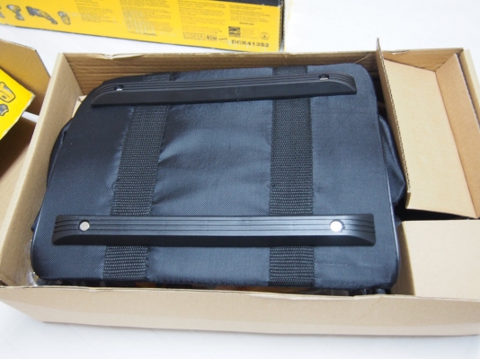 ชุดสว่านไร้สาย,สว่านไขควง,เลื่อยชักและไฟฉาย DeWALT DCK413S2ไฟ12โวลท์พร้อมแท่นชาร์จแบ็ตลิเทียม2ก้อนและกระเป๋า