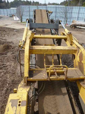รถบดไม้ TUB GRINDER KOMATSU BR200T-1 ปี1999  8808ชม.