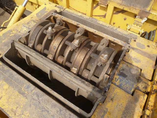 รถบดไม้ TUB GRINDER KOMATSU BR200T-1 ปี1999  8808ชม.