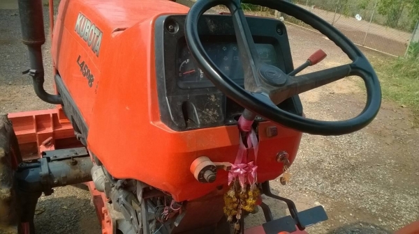 ขายรถไถ KUBOTA L4508 ปี 53 เอกสารเล่มทะเบียนครบ อุปกรณ์มีผานดันหน้า และผาน 5 ราคาคุยกันได้ครับ