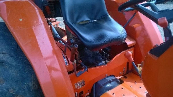 ขายรถไถ KUBOTA L4508 ปี 53 เอกสารเล่มทะเบียนครบ อุปกรณ์มีผานดันหน้า และผาน 5 ราคาคุยกันได้ครับ