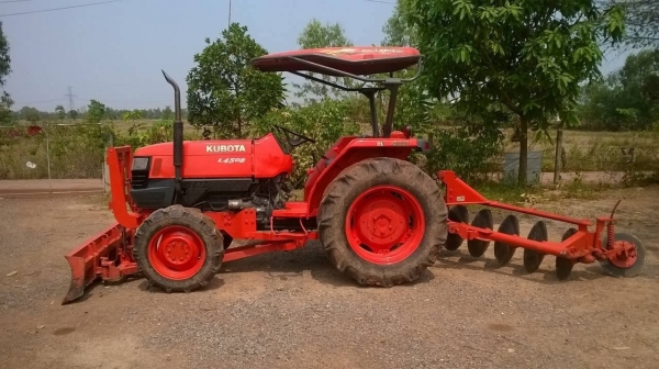 ขายรถไถ KUBOTA L4508 ปี 53 เอกสารเล่มทะเบียนครบ อุปกรณ์มีผานดันหน้า และผาน 5 ราคาคุยกันได้ครับ