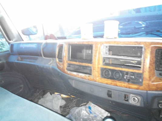 รถฮีโน่ 10 ล้อ รั้ว ( ไม่ดั้ม )  FL1J  220 แรงม้า. ปี 47    สนใจติดต่อ  081 - 6079515