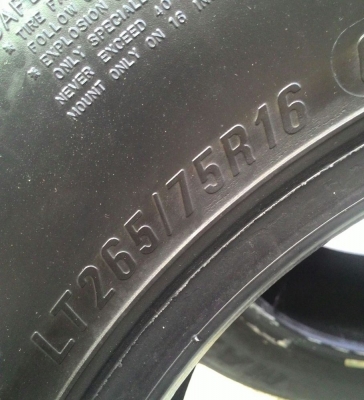 ขาย ยางMud MAXXIS 265/75R16 ปี 14 สวยๆ