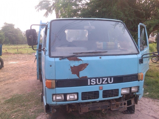 หกล้อ อีซูซุ NKR110แรงรถห้างสภาพพร้อมใช้งาน ทะเบียนพร้อมโอน