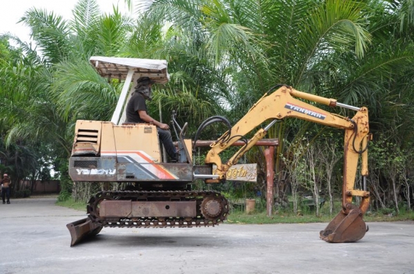 ขายแบคโฮ YANMAR YB201UZ สวยเดิมจากญี่ปุ่น ทำงานสมบูรณ์ทุกระบบ รับรองไม่ผิดหวัง 185,000 เท่านั้น!!