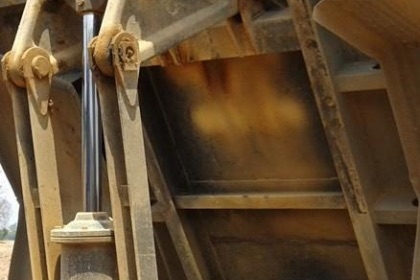 ISUZU NRR 175 HP 6BG1 หกล้อดั๊มพ์ กระบะดั๊มพ์เหล็ก 5 ตันความยาว 3.50 เมตรสภาพดีพร้อมบรรทุกหนักได้เลยครับ เครื่องยนต์ 175 แรงฝาส้มเครื่องแรงดีกำลังดีมากครับ หัวเก๋งสวยไม่มีผุภายในเก๋งคอนโซลครบพร้อม พวงมาลัยเพาเวอร์ เบรคลม ช่วงล่างใหญ่คัชซีไม่มีแตกไม่มีบวม