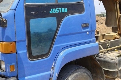 ISUZU NRR 175 HP 6BG1 หกล้อดั๊มพ์ กระบะดั๊มพ์เหล็ก 5 ตันความยาว 3.50 เมตรสภาพดีพร้อมบรรทุกหนักได้เลยครับ เครื่องยนต์ 175 แรงฝาส้มเครื่องแรงดีกำลังดีมากครับ หัวเก๋งสวยไม่มีผุภายในเก๋งคอนโซลครบพร้อม พวงมาลัยเพาเวอร์ เบรคลม ช่วงล่างใหญ่คัชซีไม่มีแตกไม่มีบวม