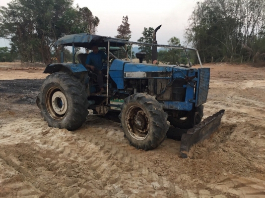 ขายรถไถ2เพลา NEWHOLLAND 6640 รถพร้อมใช้งาน สนใจโทร 081-970-1072