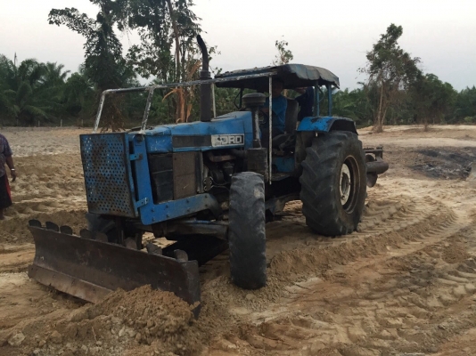 ขายรถไถ2เพลา NEWHOLLAND 6640 รถพร้อมใช้งาน สนใจโทร 081-970-1072