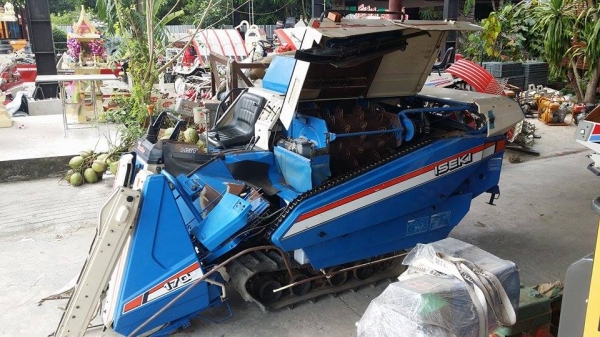 รถเกี่ยวข้าวพร้อมนวดข้าวในตัว แบบนั่งขับ เก่าญี่ปุ่น ISEKI Frontier 170 เครื่องยนต์ติดง่ายพร้อมใช้งาน ไม่เคยใช้งานในไทย รถเกี่ยวข้าวพร้อมนวดข้าวในตัว แบบนั่งขับ เก่าญี่ปุ่น ISEKI Frontier 170 เครื่องยนต์ติดง่ายพร้อมใช้งาน ไม่เคยใช้งานในไทย