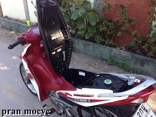 spark115iสีขาวเเดง สตาร์ทเท้า ปี2557