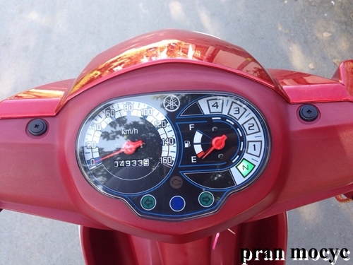 spark115iสีขาวเเดง สตาร์ทเท้า ปี2557