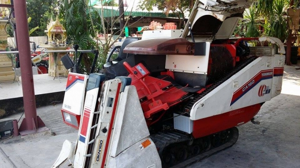 รถเกี่ยวข้าวพร้อมนวดข้าวในตัว แบบนั่งขับ เก่าญี่ปุ่น YANMAR CA160 ขนาด 16 แรง มีตัวอุ้มเกี่ยวข้าวล้ม สภาพดี รถเกี่ยวข้าวพร้อมนวดข้าวในตัว แบบนั่งขับ เก่าญี่ปุ่น YANMAR CA160 ขนาด 16 แรง มีตัวอุ้มเกี่ยวข้าวล้ม สภาพดี