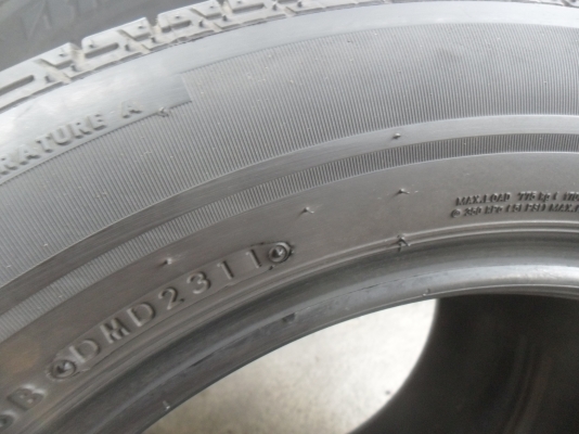 ยาง BRIDGESTONE 235/55R17ปี11 สวยๆ 4 เส้น ราคา 3300 บาท