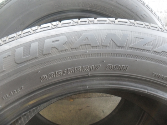 ยาง BRIDGESTONE 235/55R17ปี11 สวยๆ 4 เส้น ราคา 3300 บาท