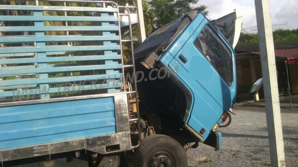 อิซุซุ  115Hp   กระบะรั้วสูงแสตนเลสทั้งลูก กระบะยาว 4.30 เมตร หัวเก๋งใหม่นอก