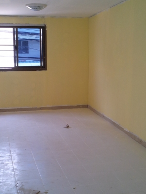 ตึกแถว2ชั้น 3 คูหา  หน้ากว้าง 14 ม. ขายตามสภาพลด 50\%