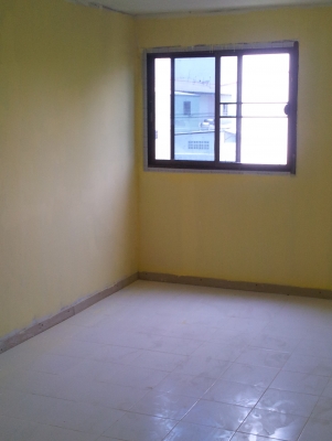 ตึกแถว2ชั้น 3 คูหา  หน้ากว้าง 14 ม. ขายตามสภาพลด 50\%