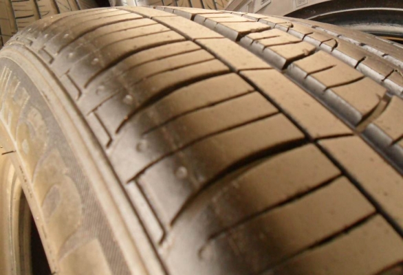 ยางขอบ17 ฮันคุก225-50-R17ลงพื้นปลายปี13 (4เส้น3,900บ)ผลิตในเกาหลี