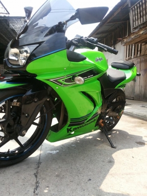 ขาย ninja 250 2012  รถเครื่องดี สีเดิมสวยคับ ยางใหม่ๆ ท่อสูตรเสียงลั่นๆคับ เปิดราคา 75000 ต่อรองได้คับ รายละเอียดเพิ่มเติม 0903120561 Line : nooksh. (มีจุด)