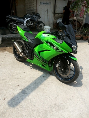 ขาย ninja 250 2012  รถเครื่องดี สีเดิมสวยคับ ยางใหม่ๆ ท่อสูตรเสียงลั่นๆคับ เปิดราคา 75000 ต่อรองได้คับ รายละเอียดเพิ่มเติม 0903120561 Line : nooksh. (มีจุด)