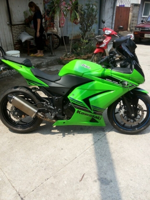 ขาย ninja 250 2012  รถเครื่องดี สีเดิมสวยคับ ยางใหม่ๆ ท่อสูตรเสียงลั่นๆคับ เปิดราคา 75000 ต่อรองได้คับ รายละเอียดเพิ่มเติม 0903120561 Line : nooksh. (มีจุด)
