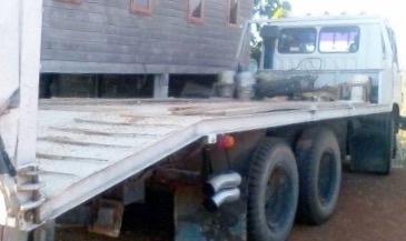 HINO KT 925 - 168 HP EH700 สิบล้อเพลาเดียว เทรลเลอร์ท้ายลากมีหางพับไฮดรอลิกส์ขึ้นรถเกี่ยวข้าวและขึ้นรถแบ็คโฮร PC 120 ได้เลยครับสภาพดีสุดๆ เครื่องยนต์แรงดีกำลังดีมากครับ วางหัวเก๋ง HINO F18 อย่างสวยยังไม่แจ้งลงเล่มนะครับ ภายในเก๋งคอนโซลครบพร้อม พวงมาลัยเพา