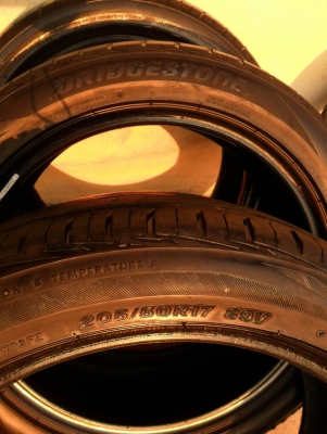 ยางขอบ17 บริดสโตน205-50-R17ลงพื้นปี13(4เส้น2,900บ)