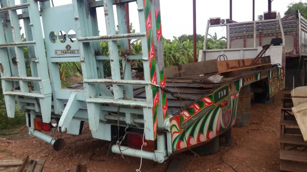 ขายด่วนแพเทเล่อรถเกี่ยวหางกระดกได้ ทำสีไว้สวยๆ ขายด่วนแพเทเล่อรถเกี่ยวหางกระดกได้ ทำสีไว้สวยๆ