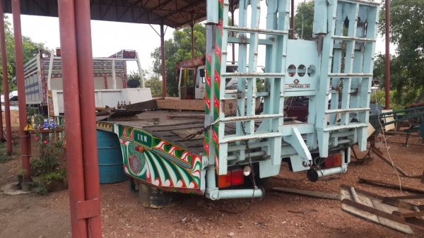 ขายด่วนแพเทเล่อรถเกี่ยวหางกระดกได้ ทำสีไว้สวยๆ ขายด่วนแพเทเล่อรถเกี่ยวหางกระดกได้ ทำสีไว้สวยๆ