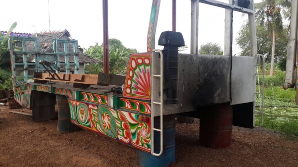 ขายด่วนแพเทเล่อรถเกี่ยวหางกระดกได้ ทำสีไว้สวยๆ