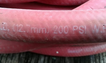 ขาย สายลม ขนาด 1/4" แรง 200 ps ของ USA  เมตรละ 100 บาท พร้อมหัวล็อค (ของใหม่)