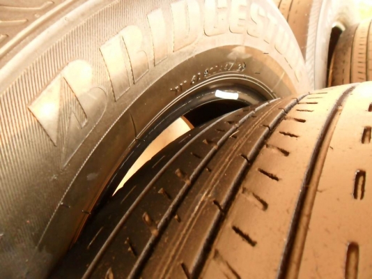 ยางกระบะขอบ15 บริดสโตน205-70-R15ลงพื้นปี13(4เส้น2,700บ)