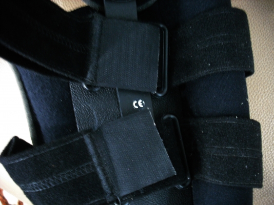 อุปกรณ์เครื่องช่วยพยุงข้อเข่าหลังผ่าตัดแบบสั้น,จุดหมุนเดี่ยว