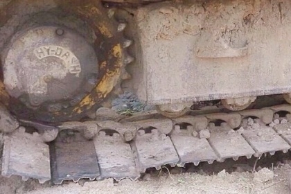 KOMATSU PC 120-2 เครื่องเดิมปั๊มเดิมๆ รถสภาพดีพร้อมทำงานได้เลย ภายในเก๋งสะอาดดี คอนโทรลยาว ใช้งานง่ายทำงานได้ดี ภายนอกบูมอาร์มสวยมีปะบ้างเล็กน้อยครับ ช่วงล่างแน่นดี เฟลมไม่มีผุทั้งสองข้าง สป็อกเก็ตใช้ได้อีกนานครับ โรลเลอร์โซ่ใบแทรกสภาพดีประมาณ 60\% พร้อมใช