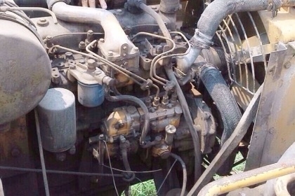 KOMATSU PC 120-2 เครื่องเดิมปั๊มเดิมๆ รถสภาพดีพร้อมทำงานได้เลย ภายในเก๋งสะอาดดี คอนโทรลยาว ใช้งานง่ายทำงานได้ดี ภายนอกบูมอาร์มสวยมีปะบ้างเล็กน้อยครับ ช่วงล่างแน่นดี เฟลมไม่มีผุทั้งสองข้าง สป็อกเก็ตใช้ได้อีกนานครับ โรลเลอร์โซ่ใบแทรกสภาพดีประมาณ 60\% พร้อมใช