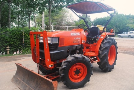 ขายรถไถ Kubota L 3408 (4WD) พร้อมมีดดันหน้า และผานพรวน รถพร้อมใช้งานครับ