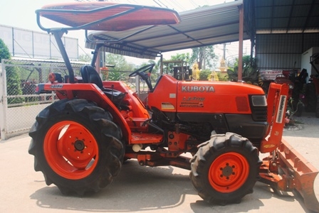ขายรถไถ Kubota L 3408 (4WD) พร้อมมีดดันหน้า และผานพรวน รถพร้อมใช้งานครับ