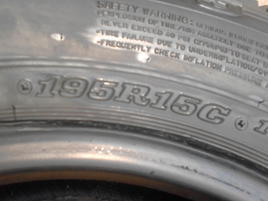 195R15C DUNLOP  SP LT37 มี 2 เส้น  TEL.081-427-3941