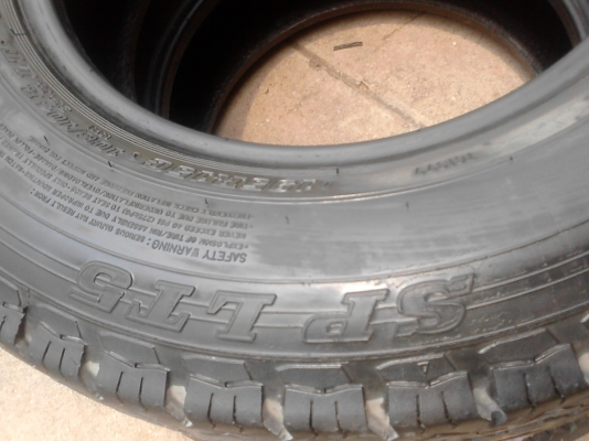 195R15C DUNLOP  SP LT37 มี 2 เส้น  TEL.081-427-3941