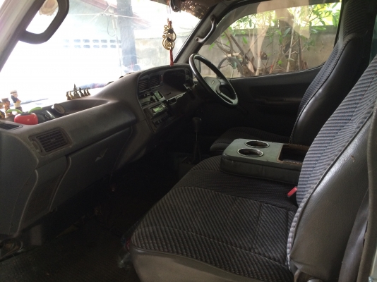 รถตู้โตโยต้า Hiace หัวจรวด