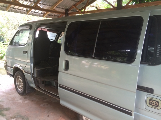 รถตู้โตโยต้า Hiace หัวจรวด